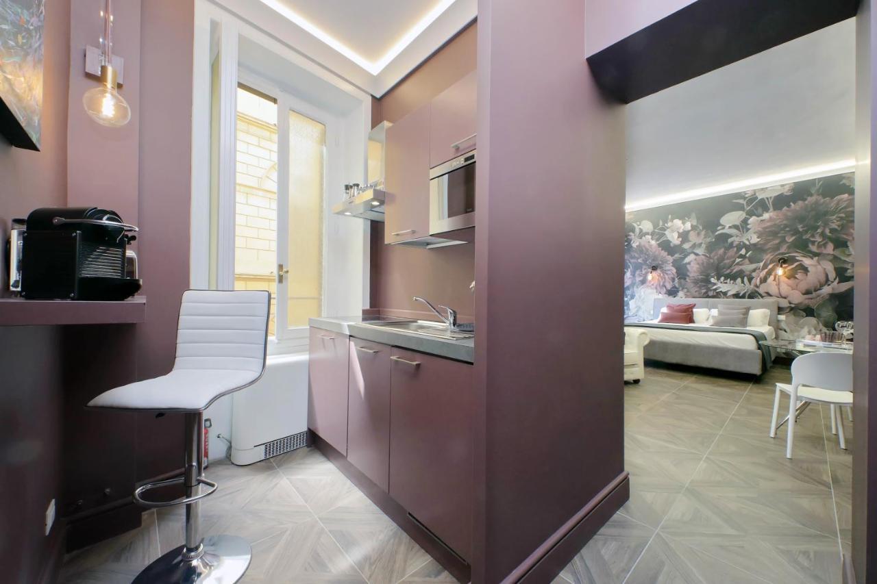 Ych-Butterfly Flat Close Trevi Fountain Rome Extérieur photo